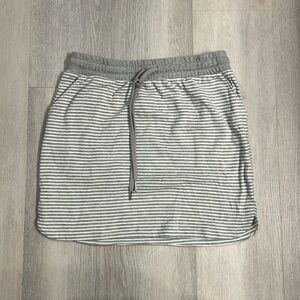 Casual skirt with pockets and drawstring. Size small. New with tags